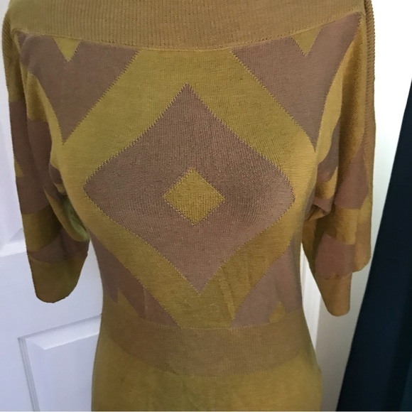 𝅺VERTIGO women’s size medium dress. Rayon and viscose, gold and cream colour. - Picture 5 of 10